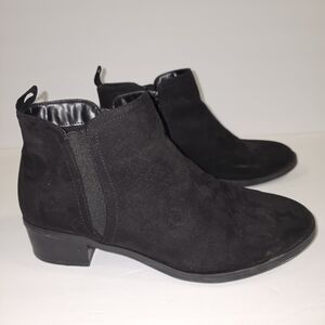 10W EUC Torrid Black Faux Suede Ankle Bootie
